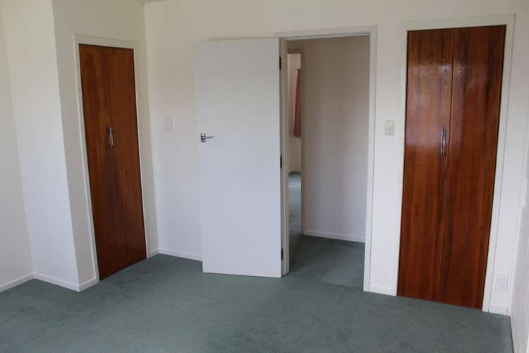 200 Old Farm Road Hamilton East_13