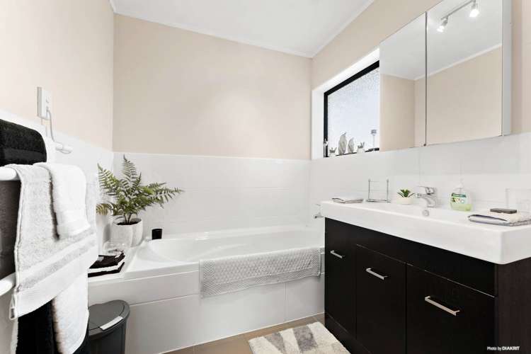 1/3 Annette Avenue Te Atatu South_12