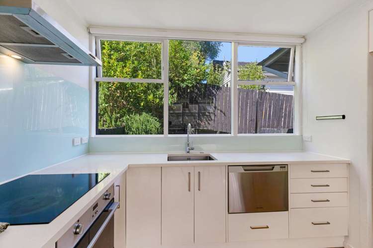 6/7 Don Croot Street Morningside_6