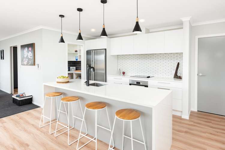 11 Harvard Road Burleigh_5