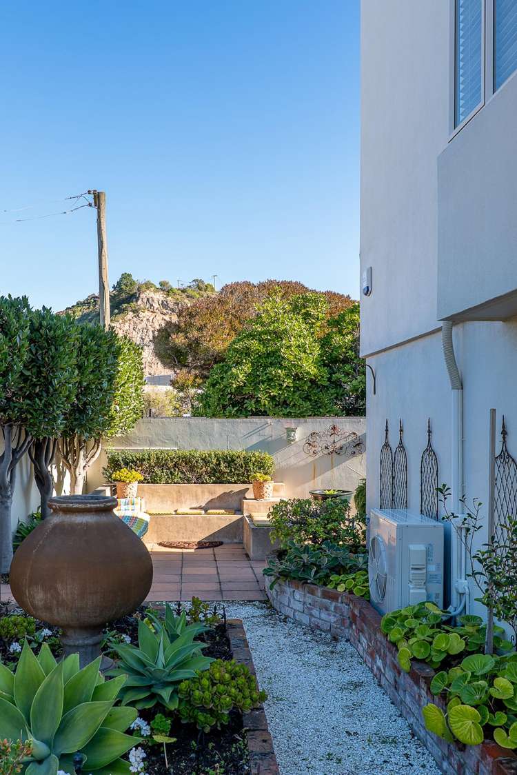 1/6 Burgess Street Sumner_16