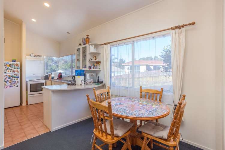 11 Skybird Place Glen Eden_12