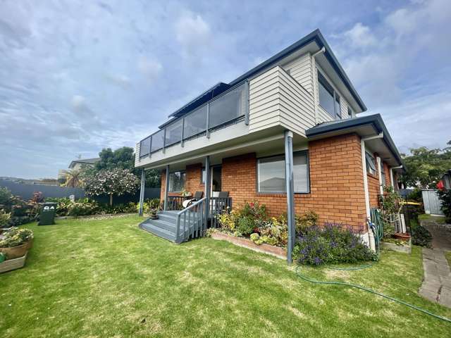 Low Maintenance with River Views!