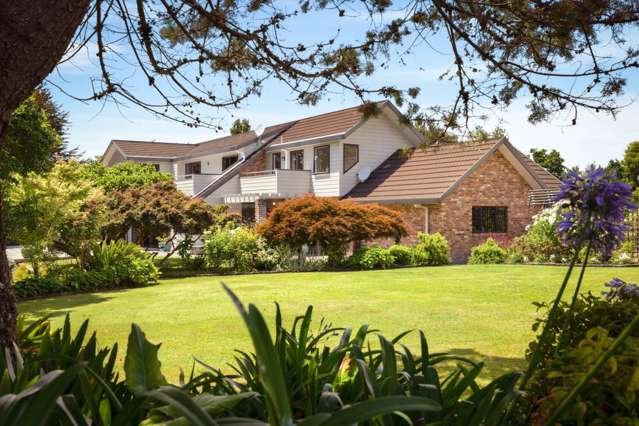 Secluded Coastal Perfection in Te Puna