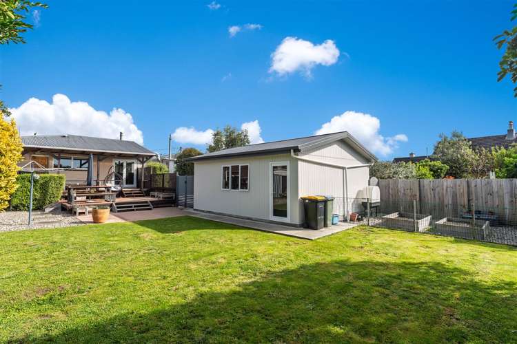 17 Maitland Avenue Stoke_6