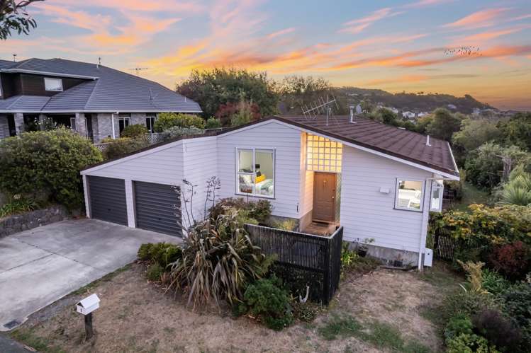 8 James Cook Drive_0
