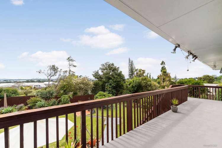 8 Fowey Avenue Te Atatu South_12