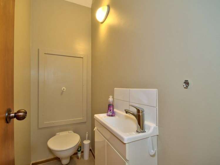 2c Larch Hill Place Queenstown_17