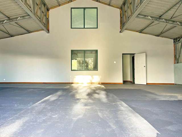 160M² STORAGE AND OFFICE FOR LEASE