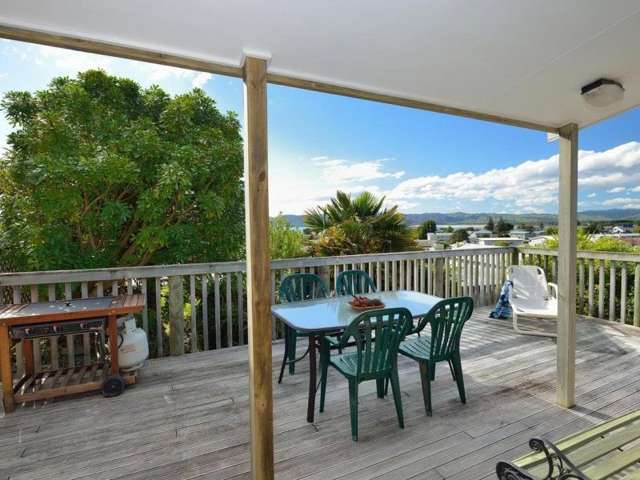 27 Lochiel Street Mahia_2