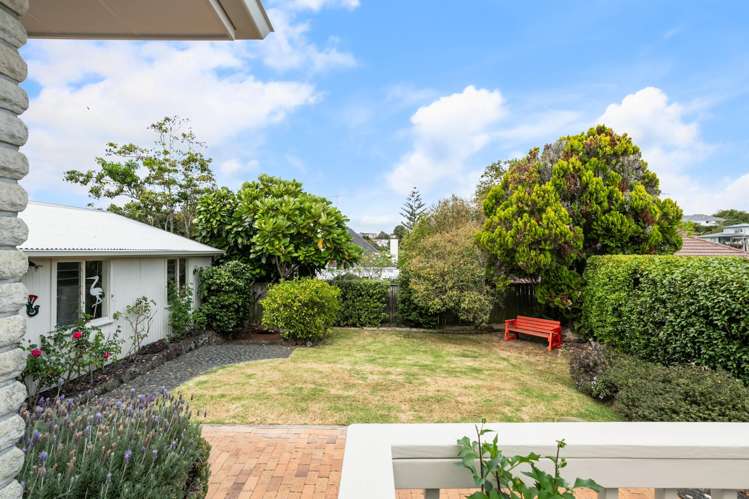 53 Beach Road Mellons Bay_29