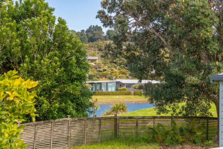 11 Martin Place Cooks Beach_22