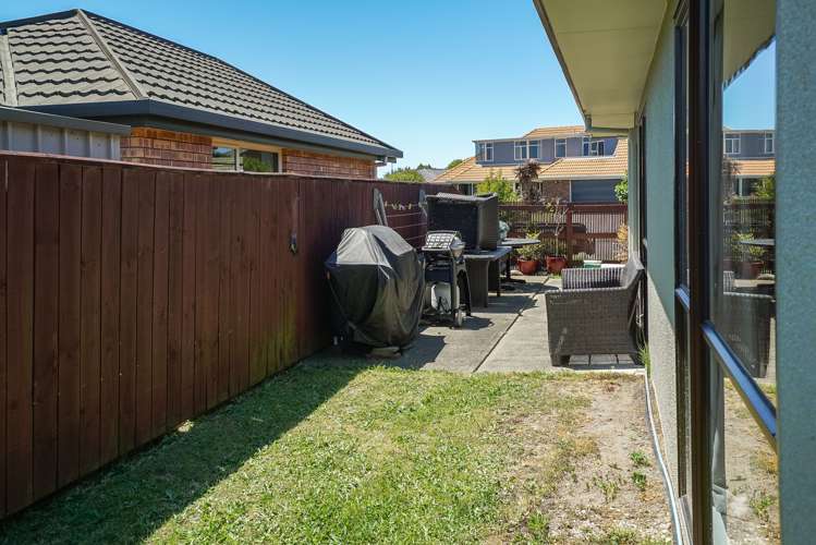 2/15 Stead Crescent Stoke_19