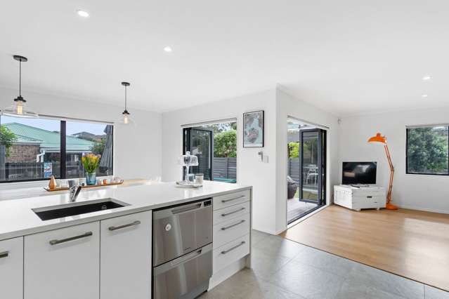 8 Toomer Place Beachlands_1