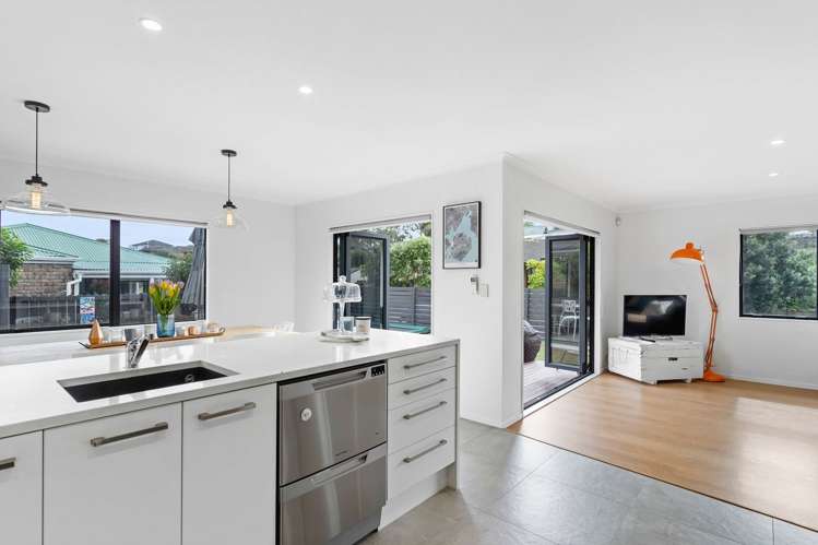 8 Toomer Place Beachlands_1
