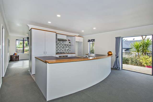 16 Pebble Beach Boulevard Kamo_2