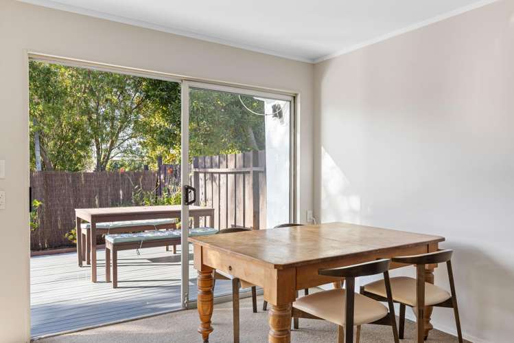 4/109A Te Atatu Road Te Atatu South_8