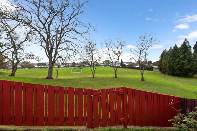 22 Amanda Avenue Dinsdale_12