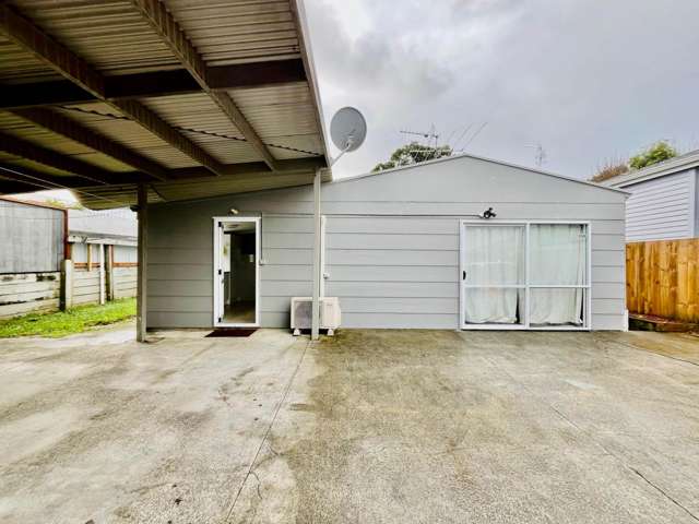 2 Bedroom Unit in Central Pakuranga - Water In...