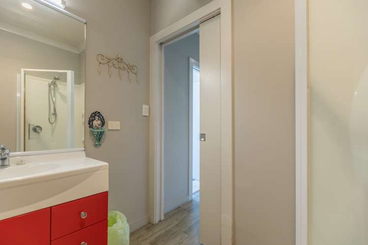 2a/3 Shakespeare Road Napier South_8