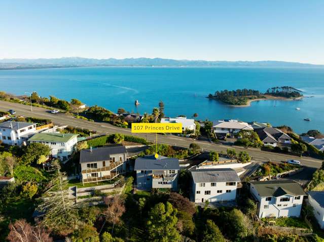 Family Home with Views and Dual Living Potential!
