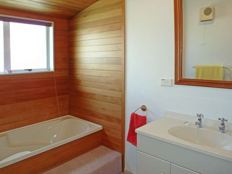 17 Middlebank Drive Richmond_14