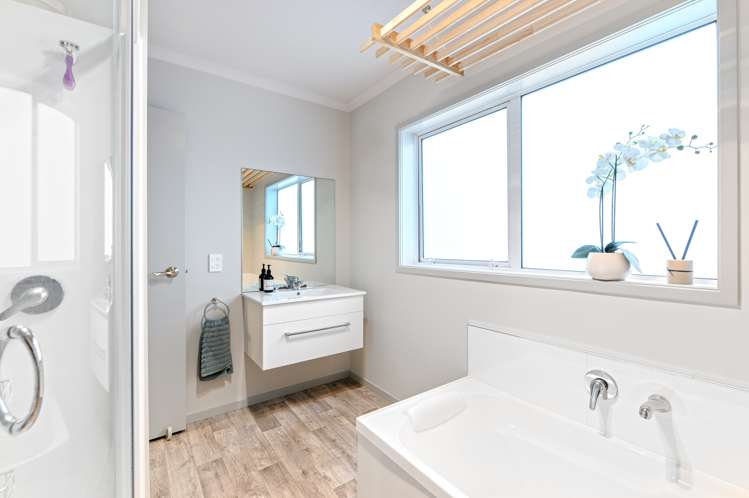 39 Whakawhiti Loop Avondale_16