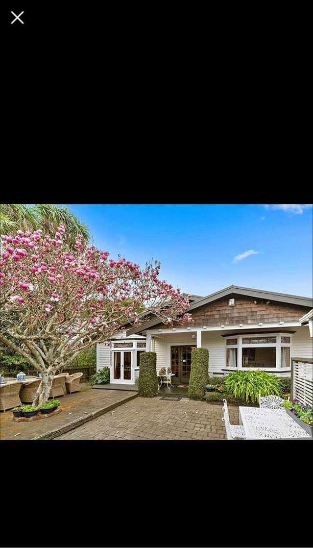 House with fully fenced