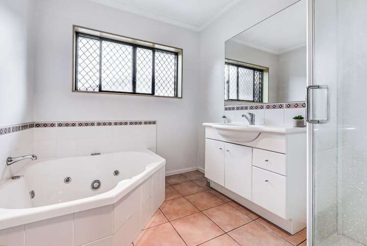 47 Somerton Drive Huntington_16