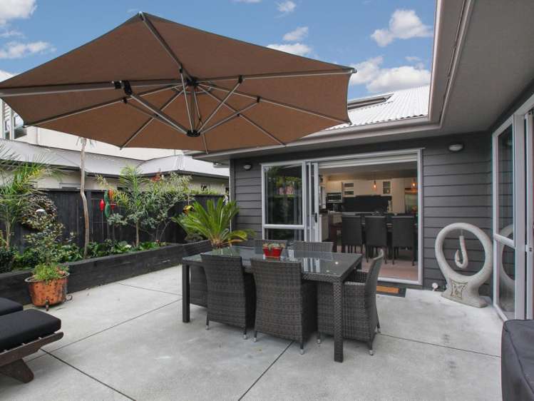 743 River Road Chartwell_16