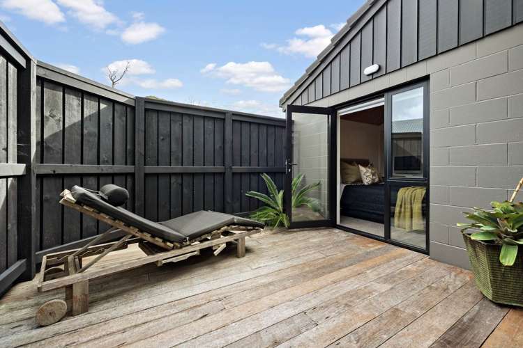 2/47 Glenmore Road Sunnyhills_12