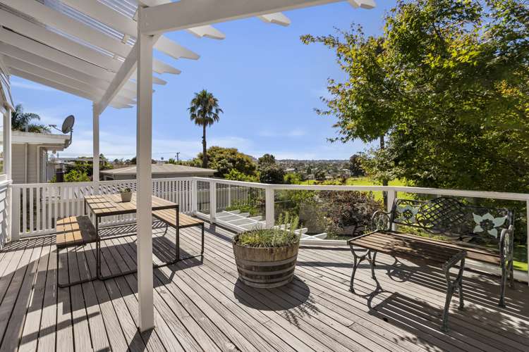 76 Alberton Avenue Mount Albert_11