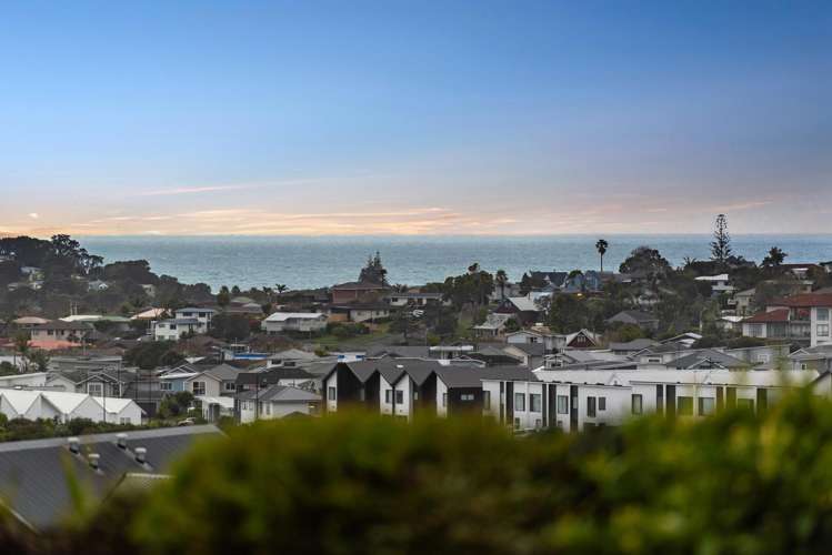 22 John Dee Crescent Red Beach_10