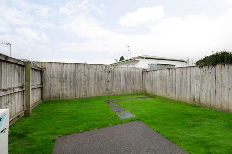 25 Chiefs Court Hamilton East_13