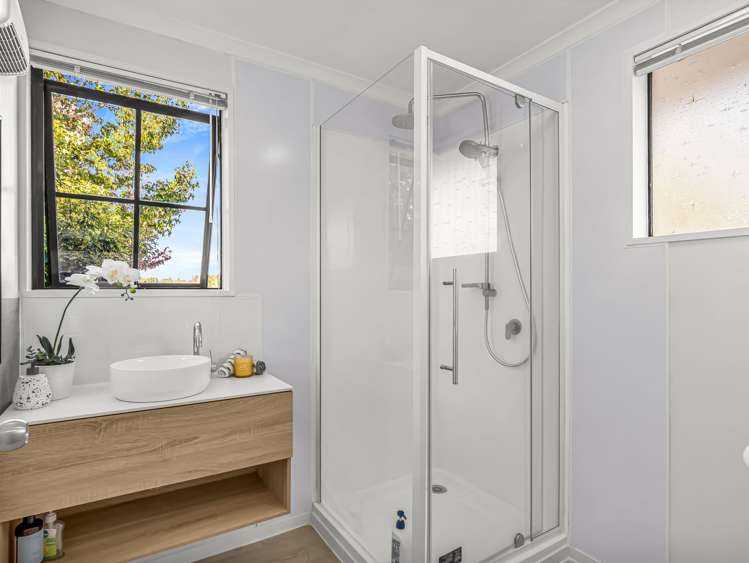 64 Karnak Crescent Russley_23