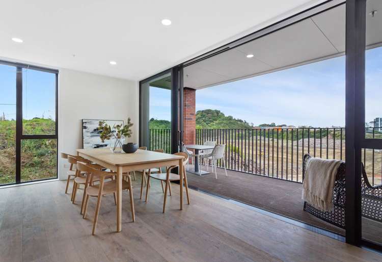 108/2 Grahame Breed Drive Three Kings_12