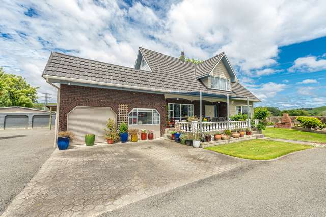 Paddocks, Triple Garage and 4 Bedrooms!