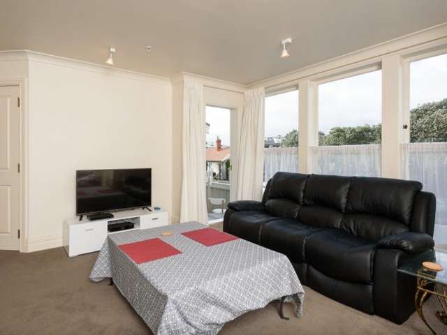 2/33 Hobson Street Thorndon_2