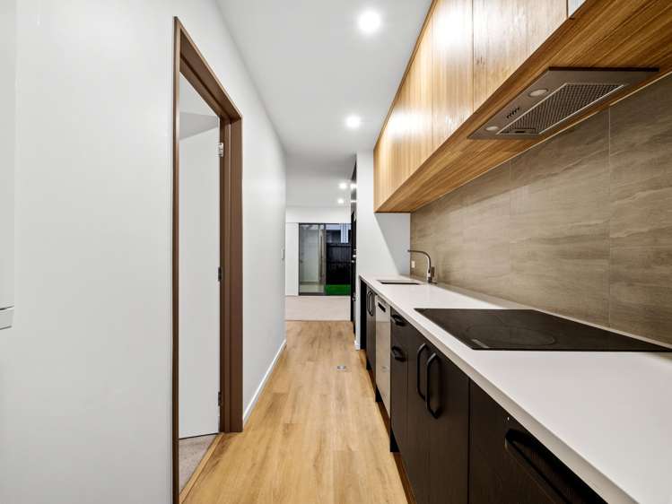 2/15 Bunyan Street Waltham_2