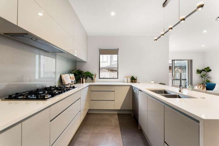 23 Bordeaux Parade Te Atatu South_6