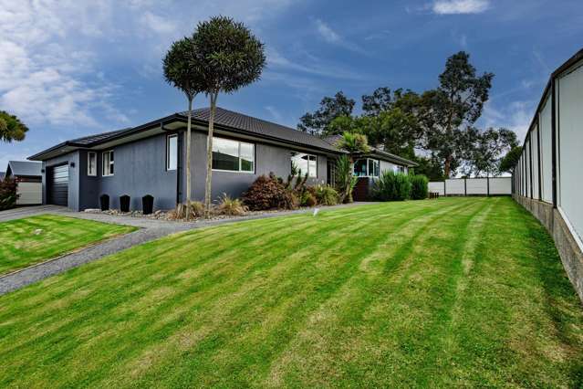 Striking family home in Hoffman !