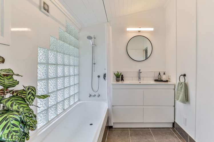 100 Huia Road Titirangi_21