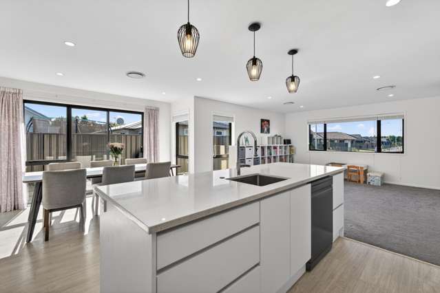 609 Lyndhurst Road Frimley_4