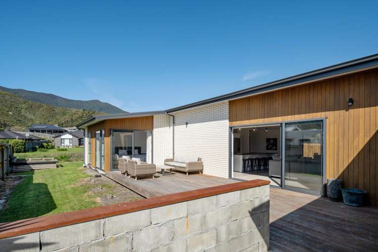 11B Beach Road Waikawa_21