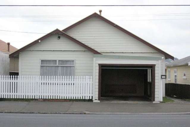 Three Bedroom House with Self Contained Sleepout