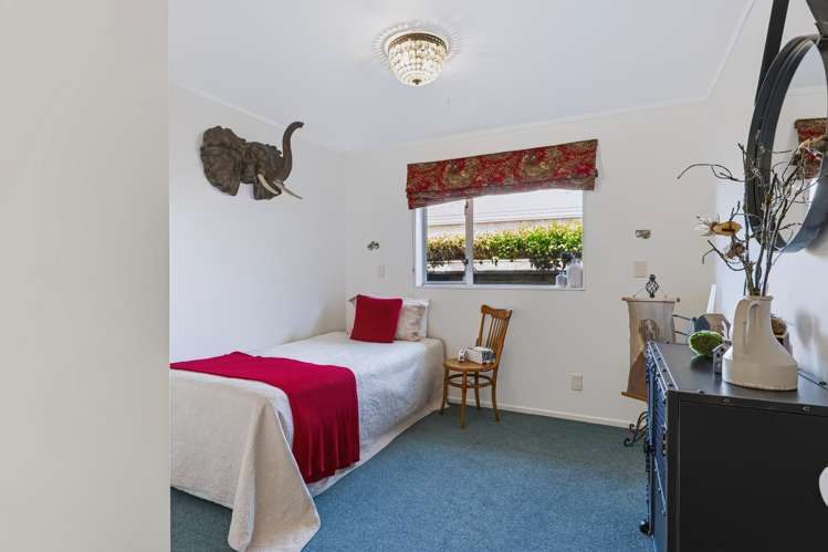 6 Edna Wills Place Hawera_16