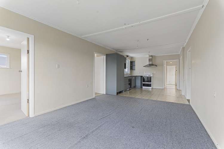 44 Egmont Road Waiwhakaiho_5