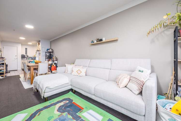 2F/15 Minnie Street_5