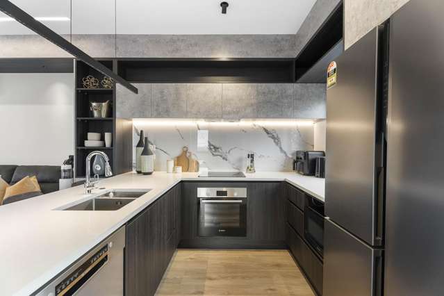 FREEHOLD, AWARD-WINNING BUILD