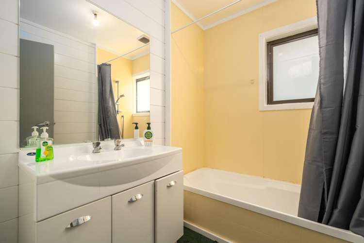 6 Serenity Grove Maoribank_14